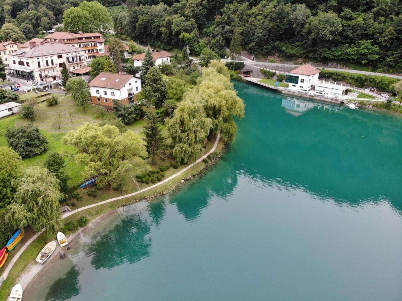 Vila Labod, Unique Villa At The Lake Most na Soči Esterno foto