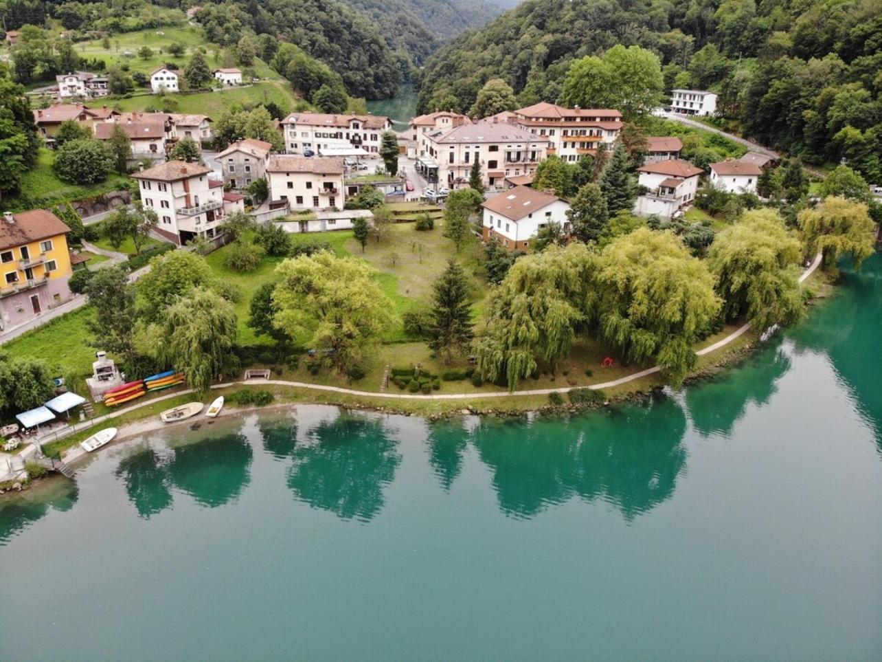 Vila Labod, Unique Villa At The Lake Most na Soči Esterno foto