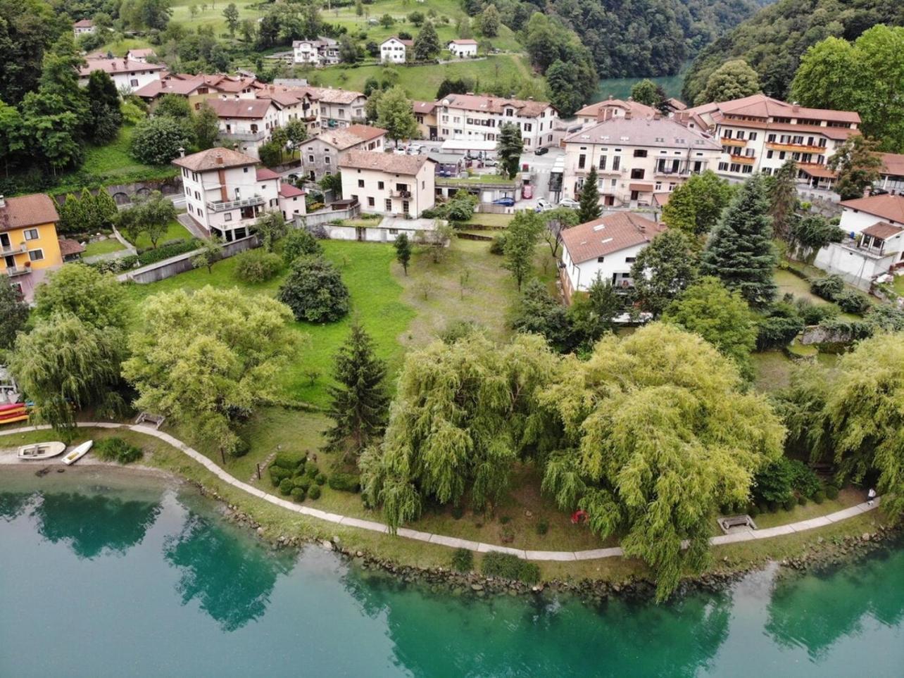Vila Labod, Unique Villa At The Lake Most na Soči Esterno foto